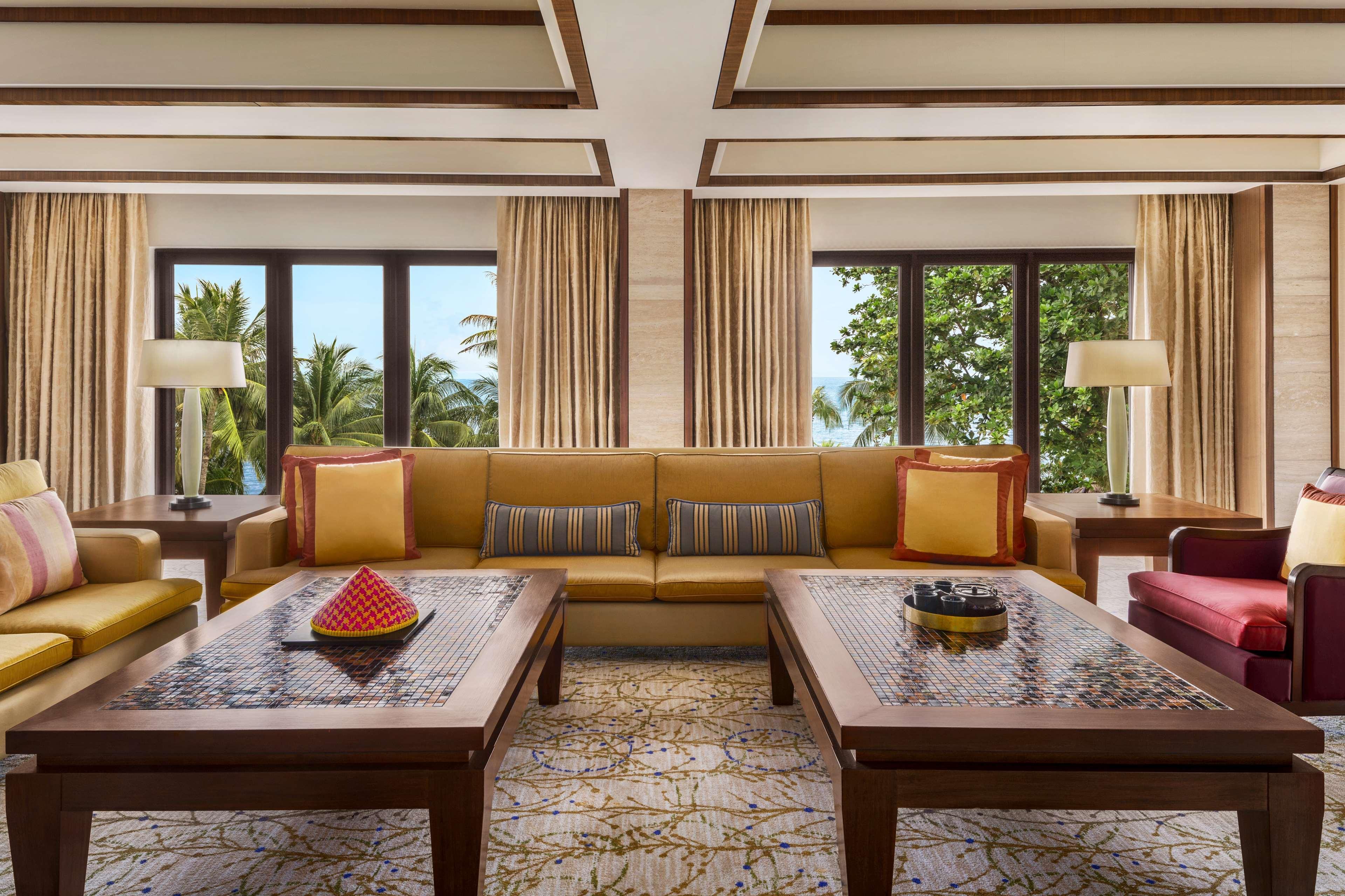 Shangri-La Rasa Sayang, Penang Batu Ferringhi Exterior foto The living room of a suite at the Westin Maldives